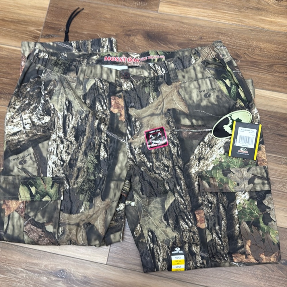 Mossy Oak cargo pants.